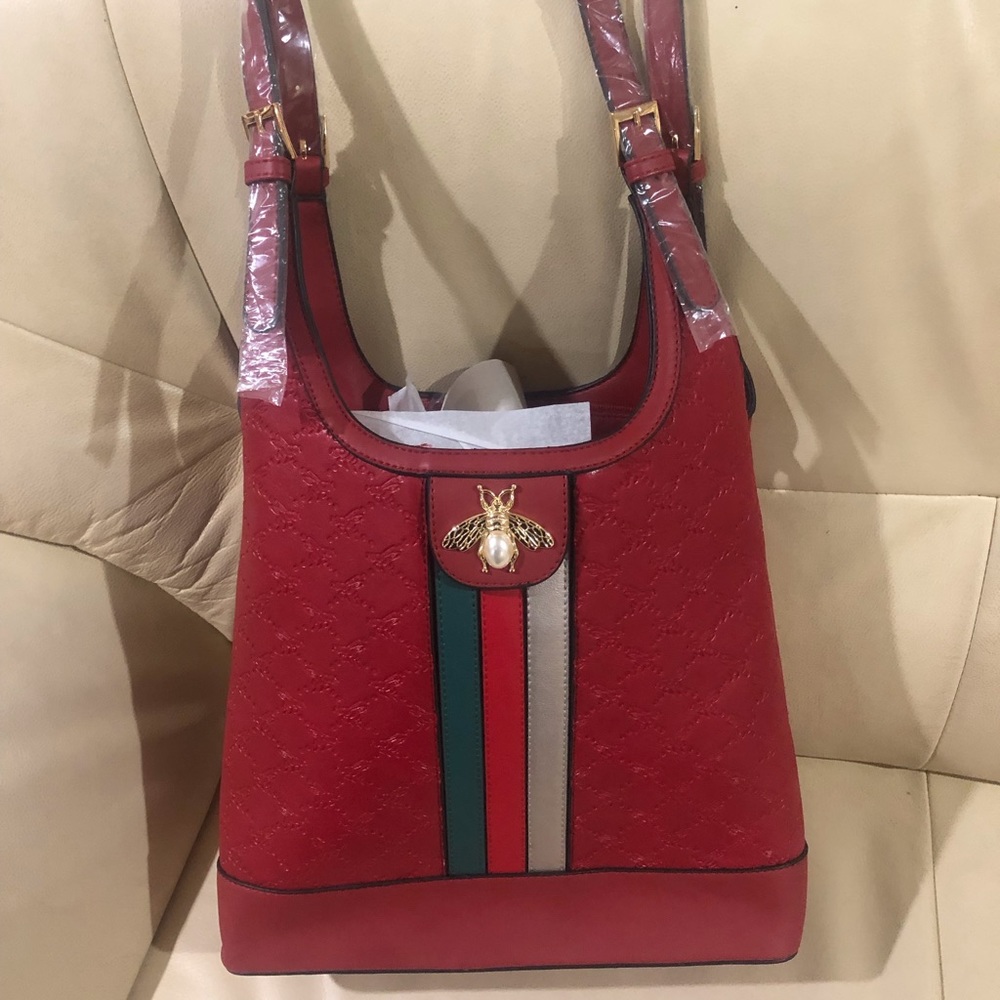 American Bee Purse - Elegant & Trendy. Shoulder and crossbody style. NEW